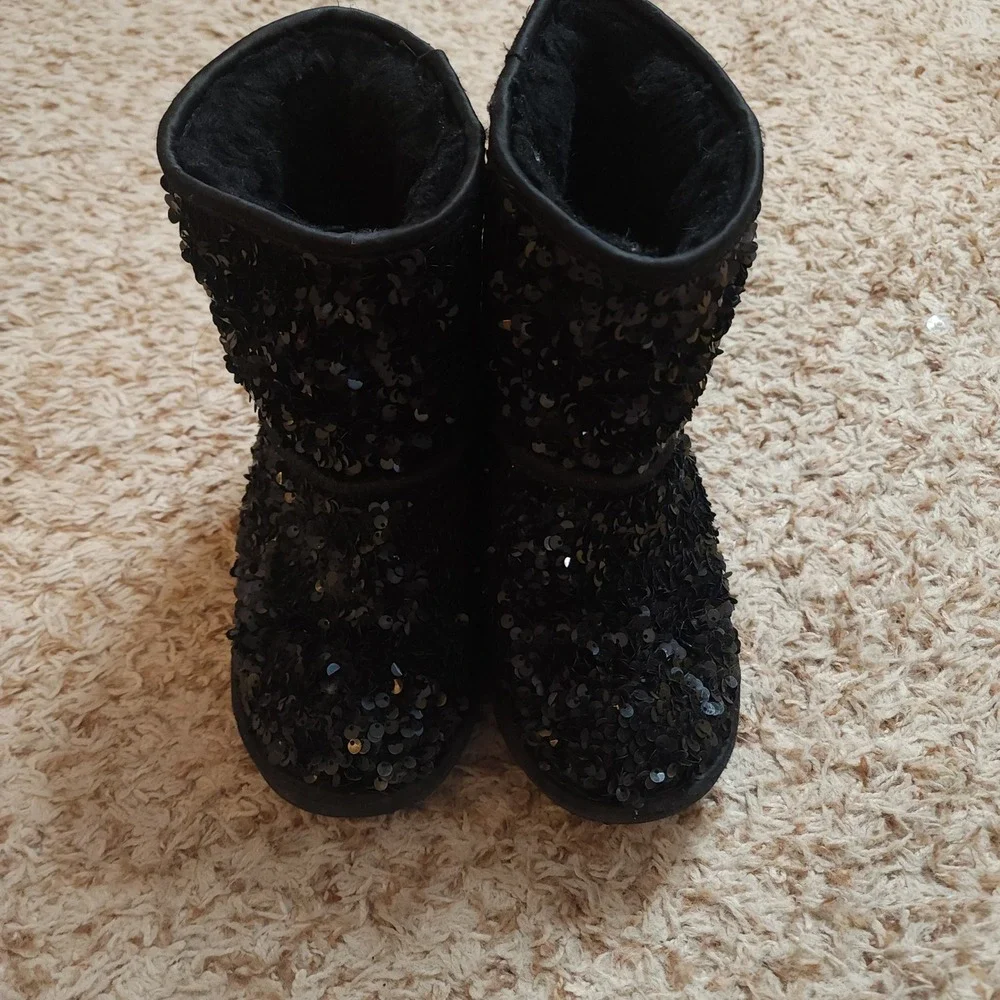 UGG Classic Short Sequin Boots Kids Black Sparkly Mid Calf Pull On Boots